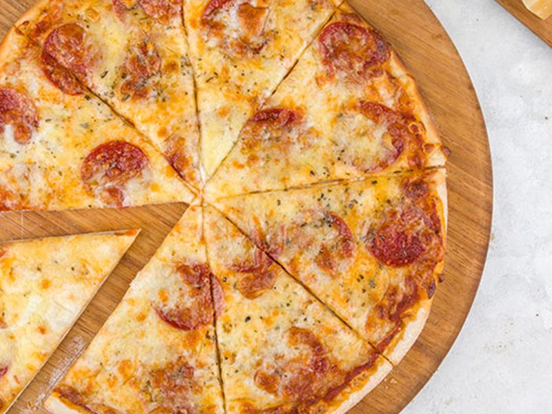 Salami pizza