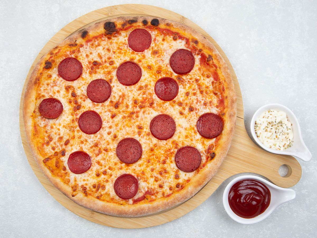 Salami pizza
