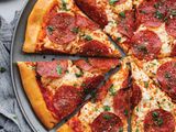 Salami pizza