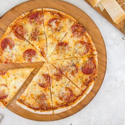 Salami pizza