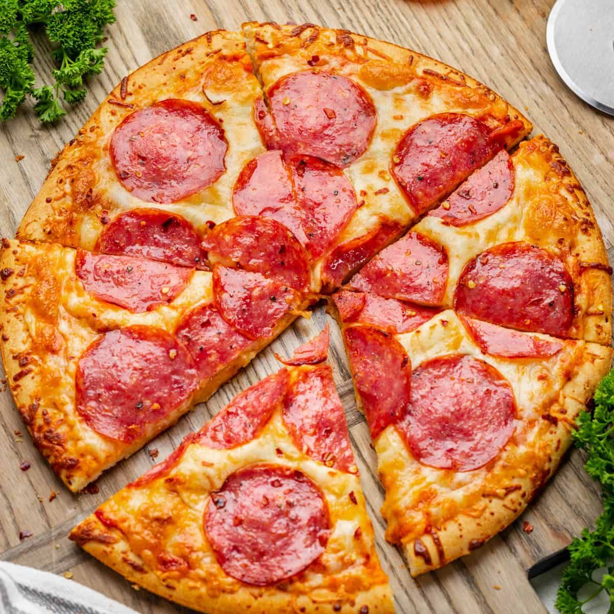 Salami pizza
