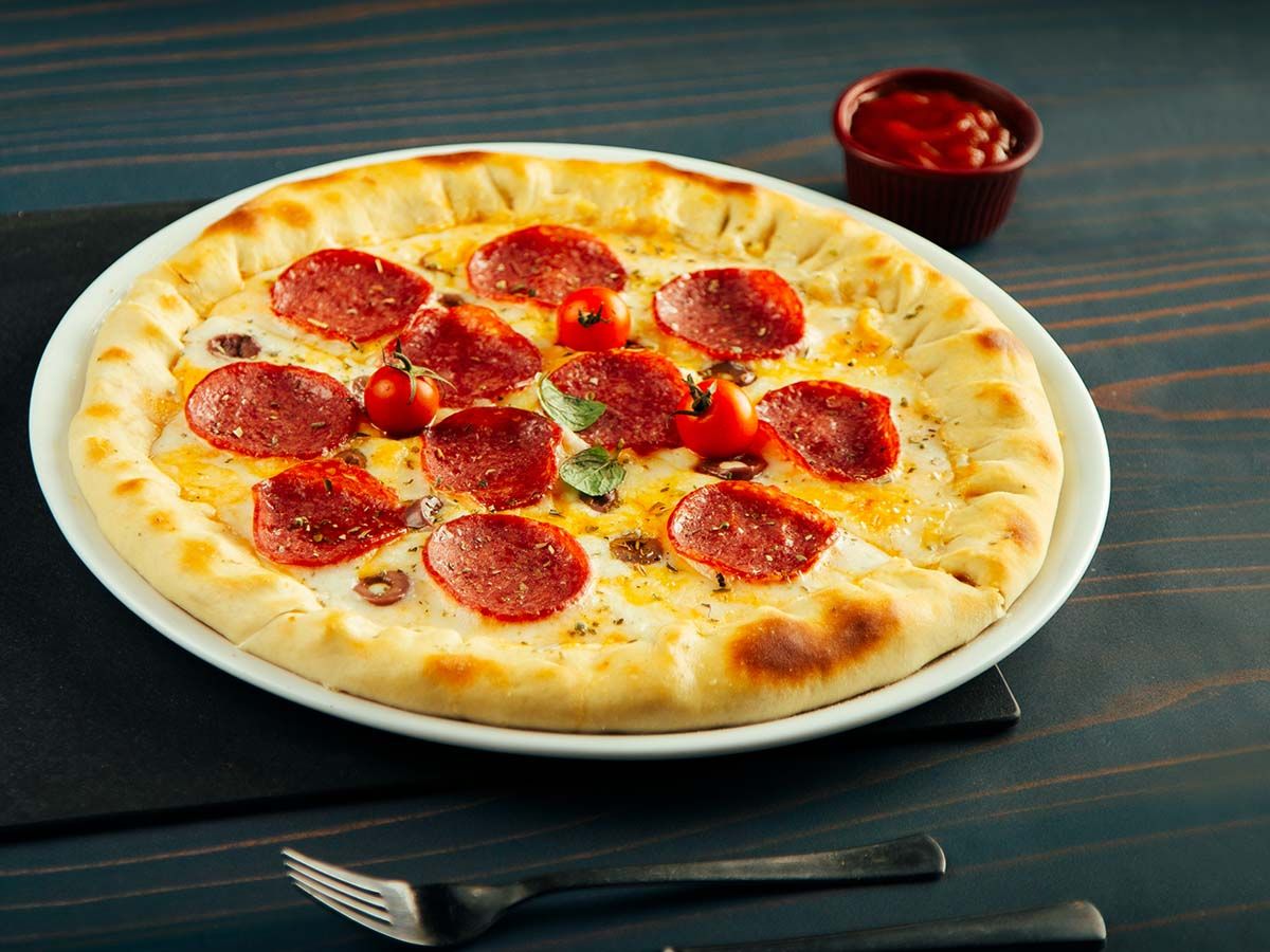 Salami Pizza