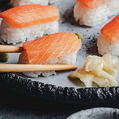 Salmon Nigri sushi (1pc)