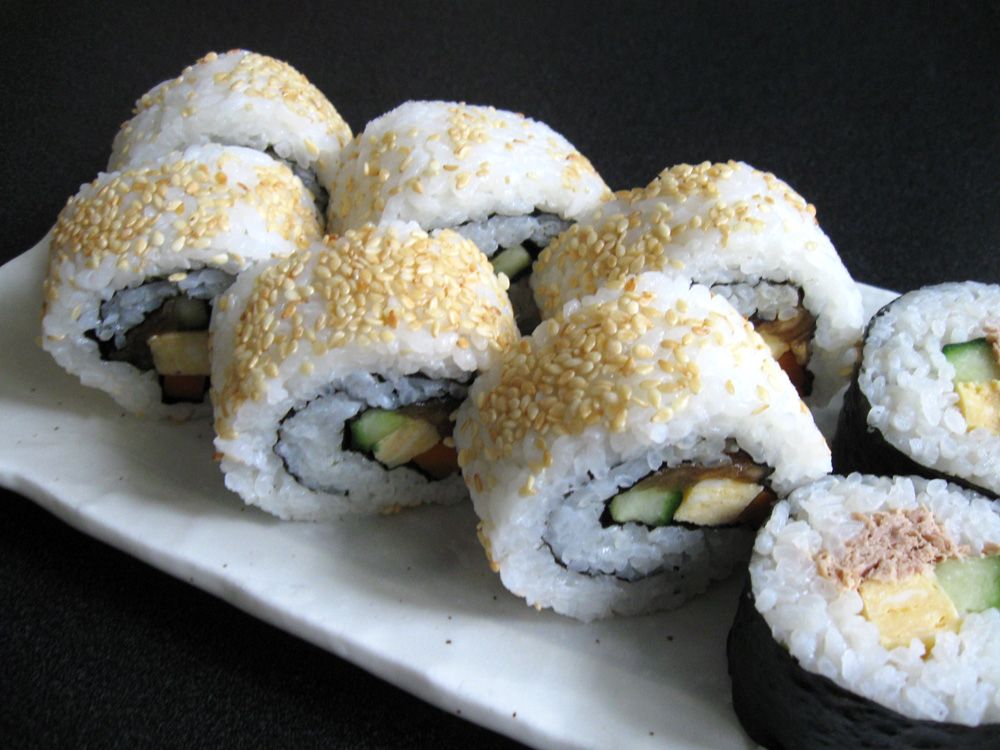 Salmon Ura Roll