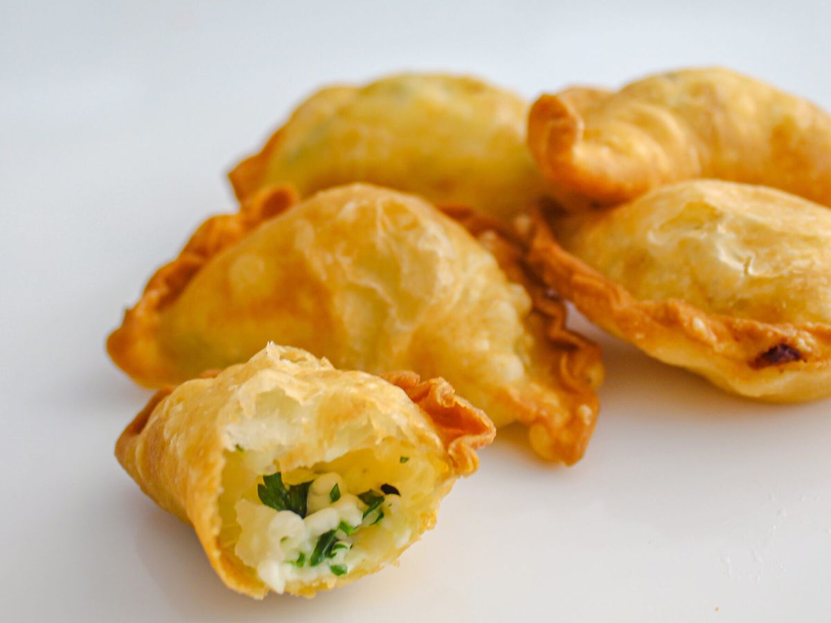 Sambousak With Cheese
