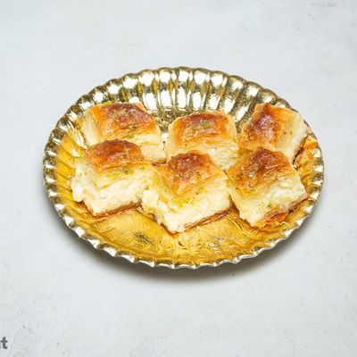 Baklava Qeshta ( Namoura )