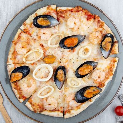 Italian fasting seafood pizza