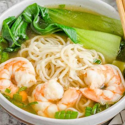 شوربة نودلز الجمبري