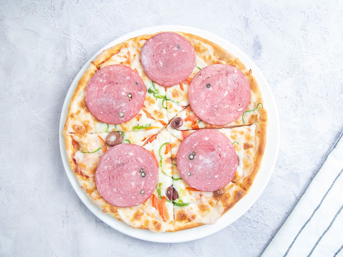 Salami Pizza