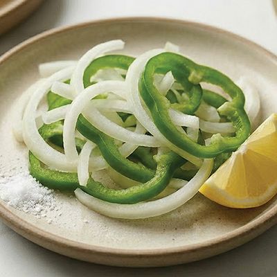 Onion Slices Dish / Green Pepper