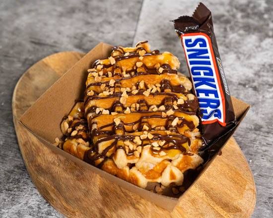 Snickers waffle fatteh