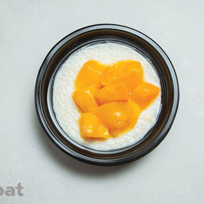 Rice pudding with mango.