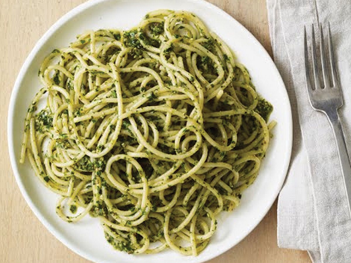 Spaghetti seasoned with herbs