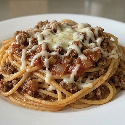 Spaghetti with Meat and Mozzarella