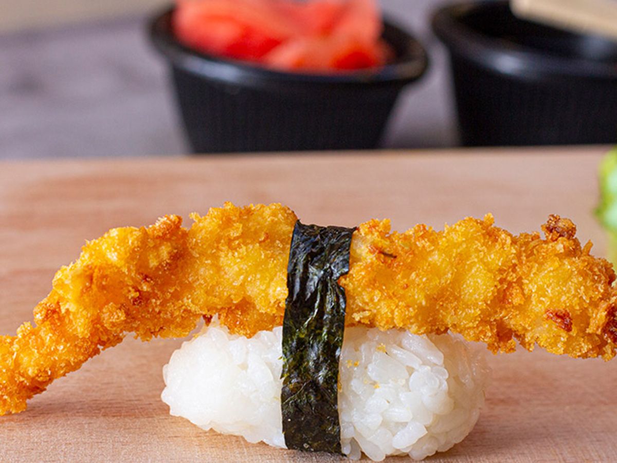 Spicy Tuna Ura Maki Roll