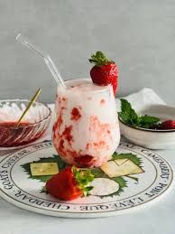 Strawberry With Milk Juice