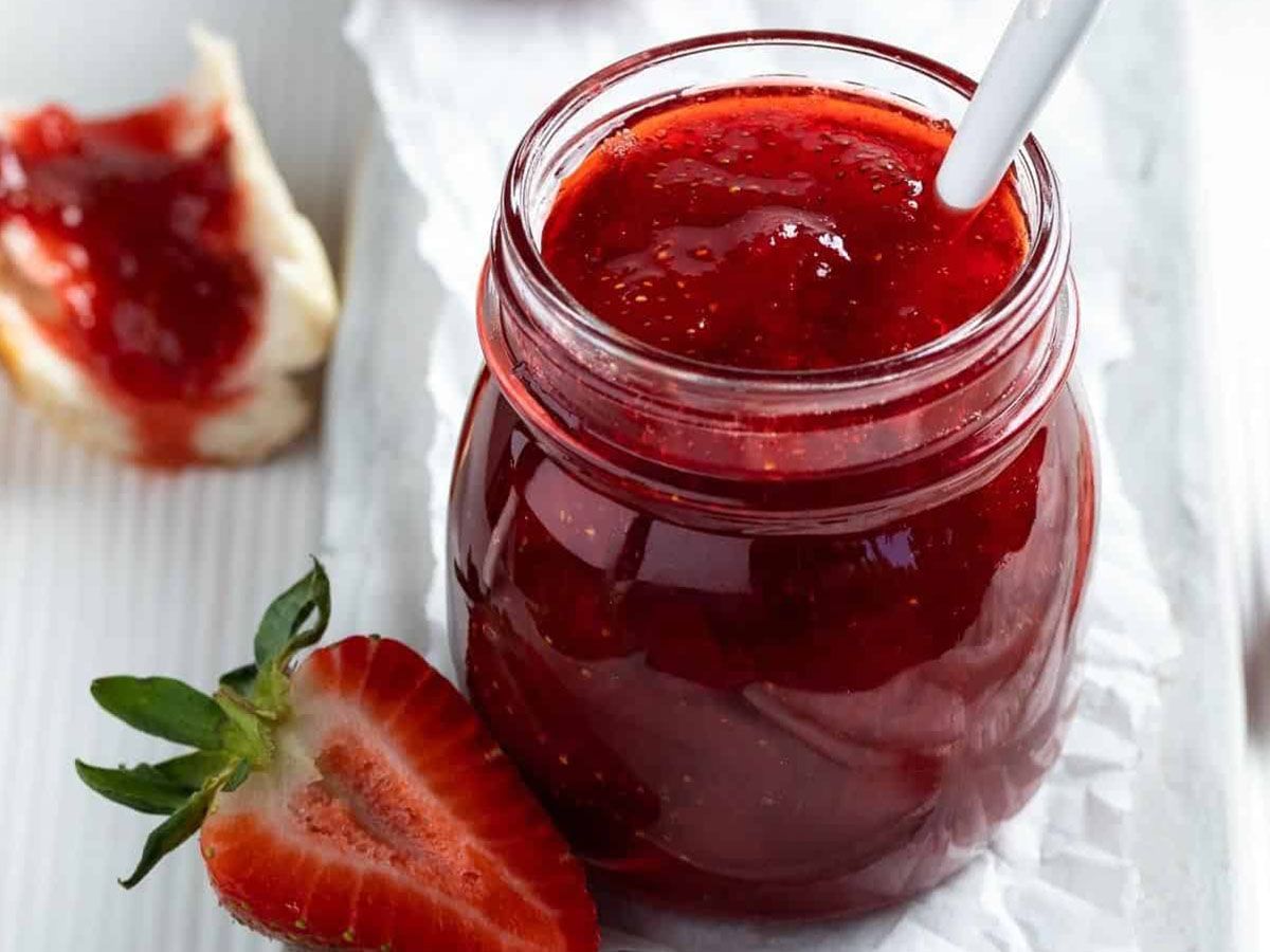Strawberry jam yoghurt
