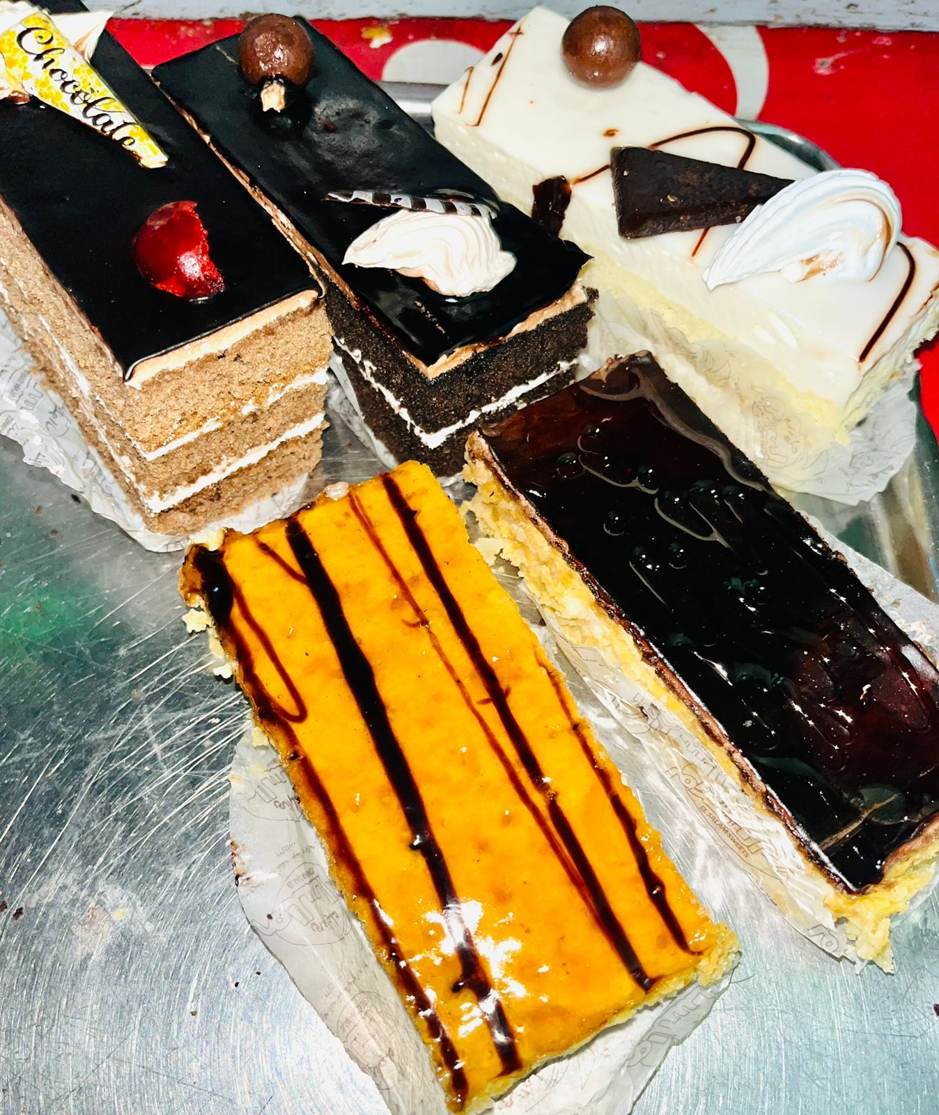 Dozen Super Lux Gateau