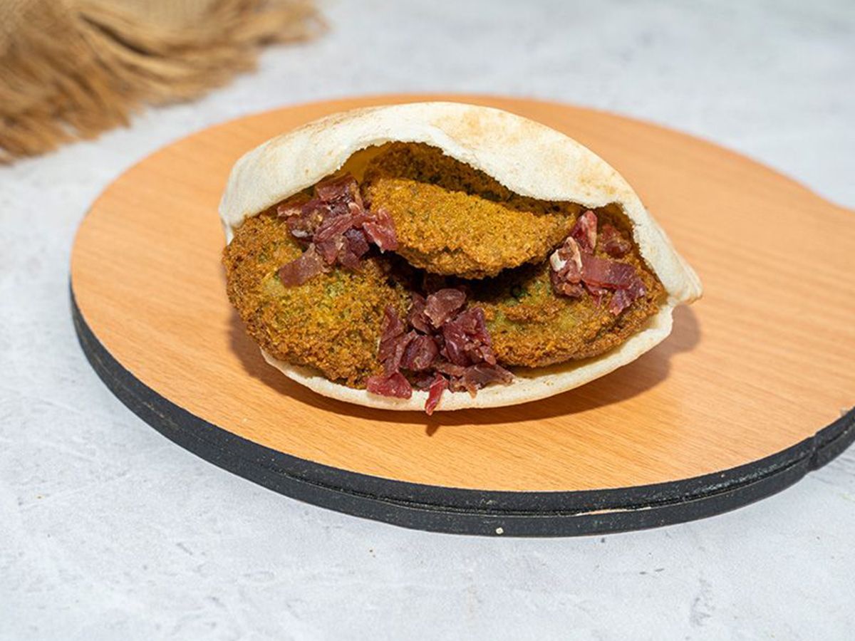 Ta'ameya Pastrami Sandwich