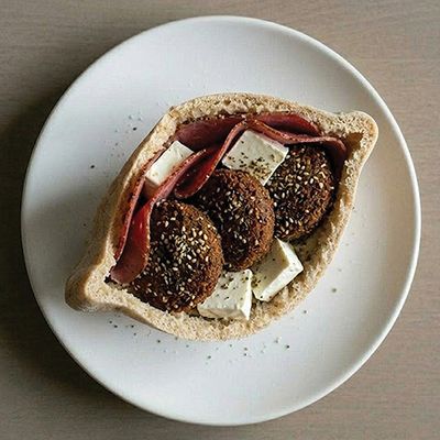 Taamia Sandwich Kiri Pastrami