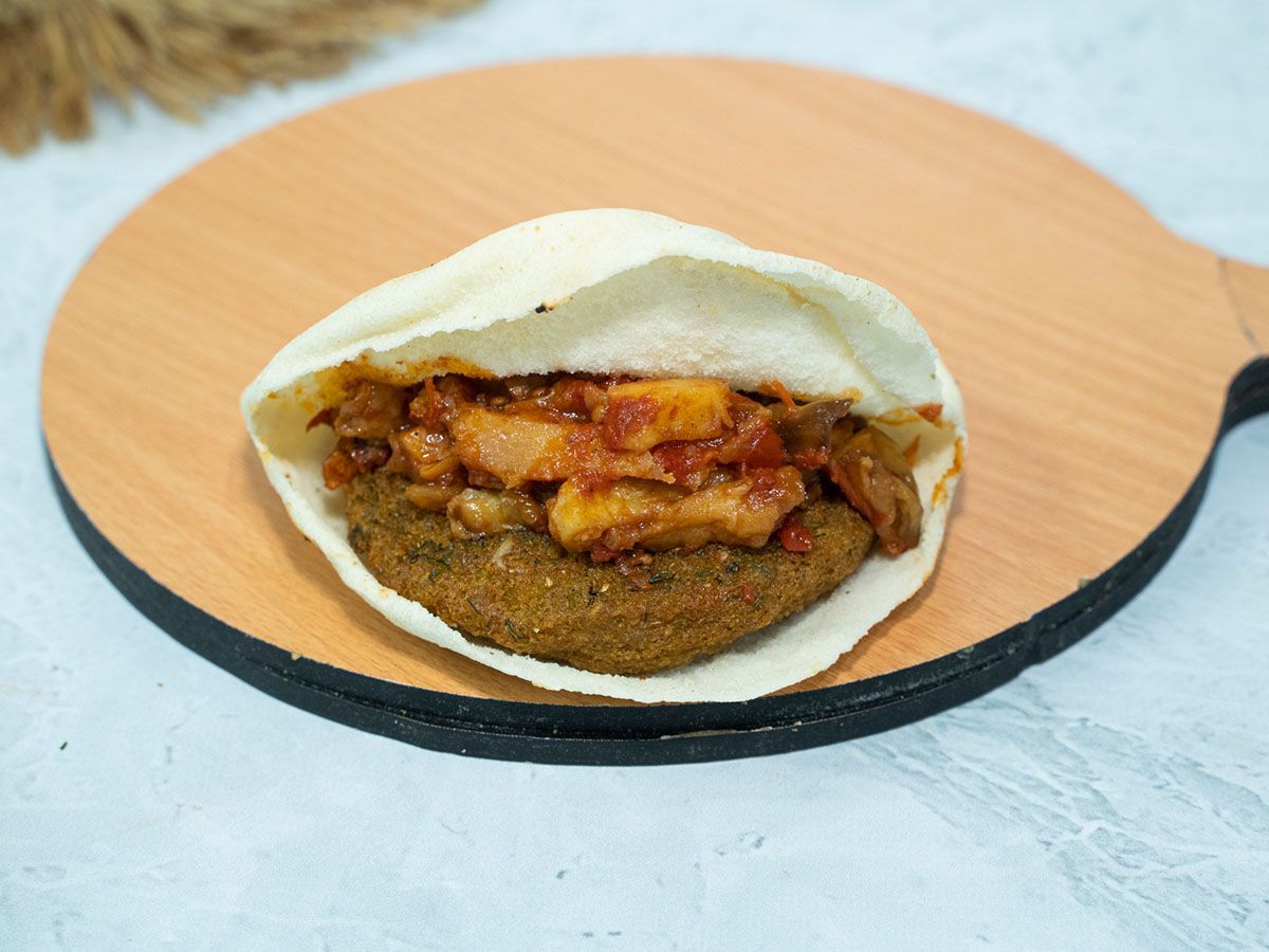 Taamia With Mesakaa Sandwich