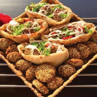 طعمية بالطماطم والطحينة