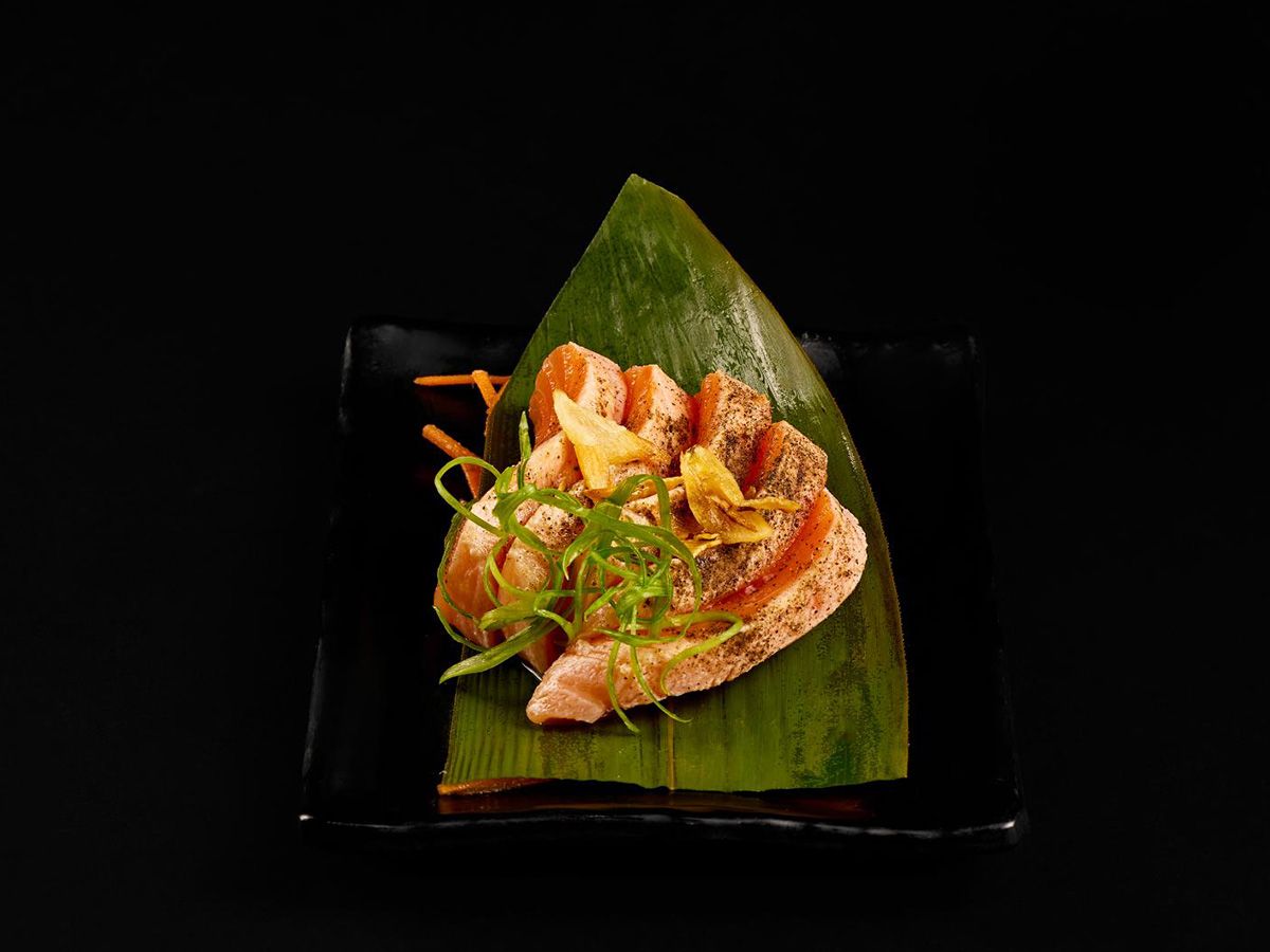 Tataki Black Pepper Salmon Sashimi 5 pieces