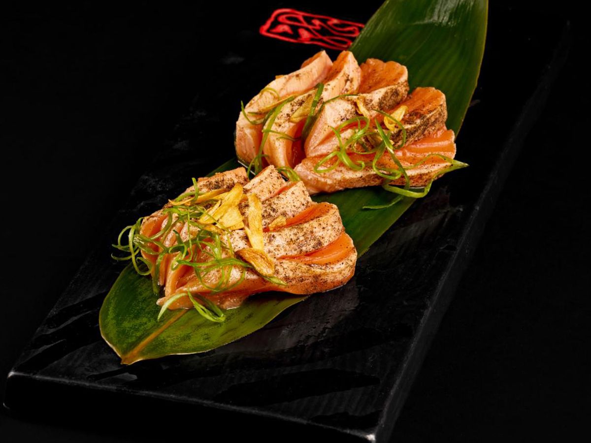 Tataki Black Pepper Salmon Sashimi 10 pieces