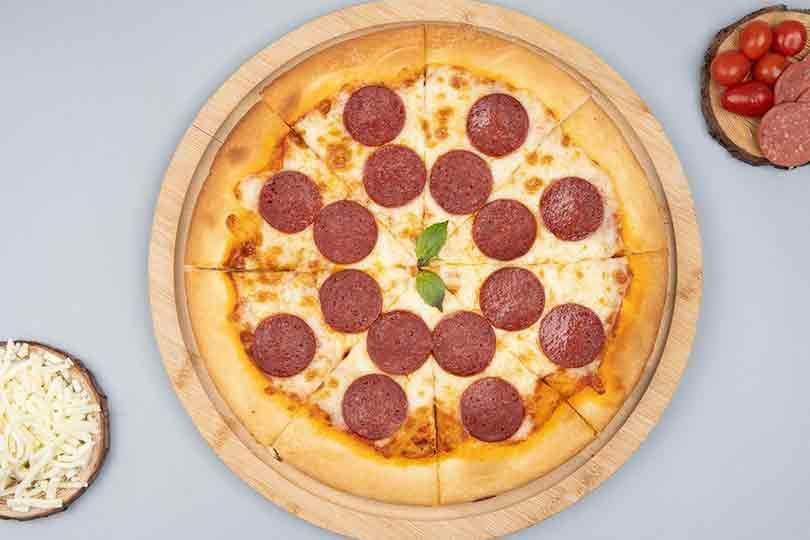 Thin Pizza Pepperoni Supreme - Large