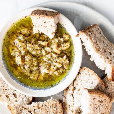 Toasted Bread with Garlic Dip