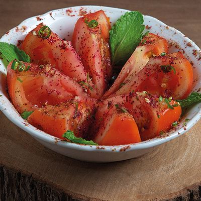 Tomato salad with garlic and lemon