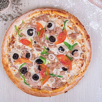Tuna chunks Italian pizza