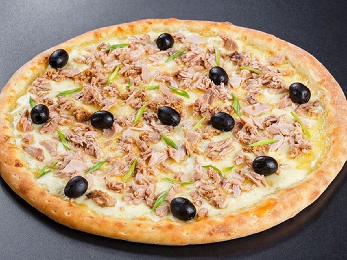 Tuna pizza