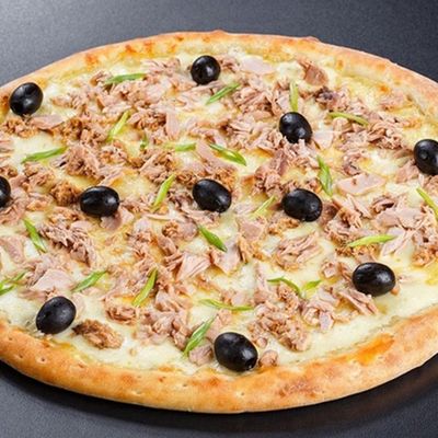 Tuna pizza