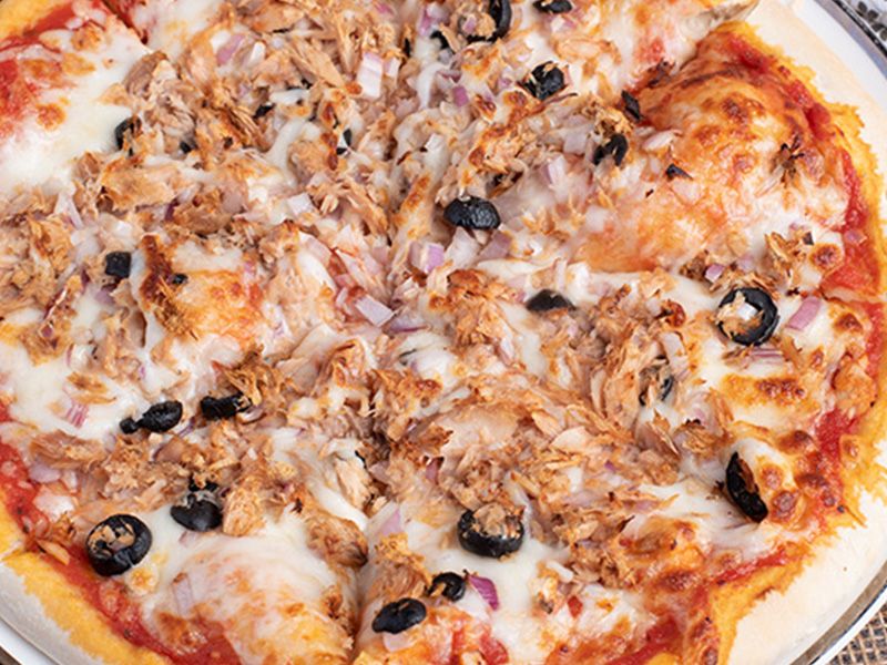 Tuna pizza