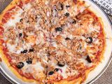 Tuna pizza