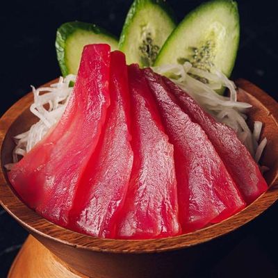 4 pieces of tuna sashimi