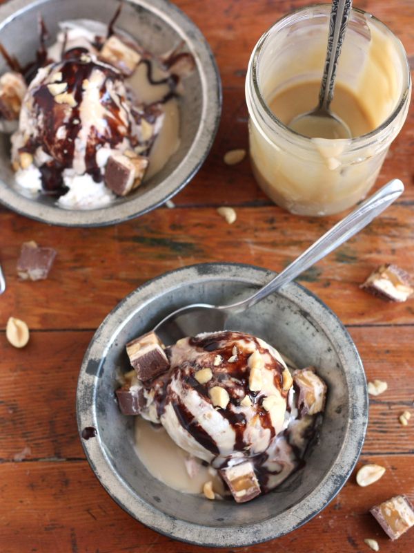 Vanilla With Snickers Chocolate Ice Cream