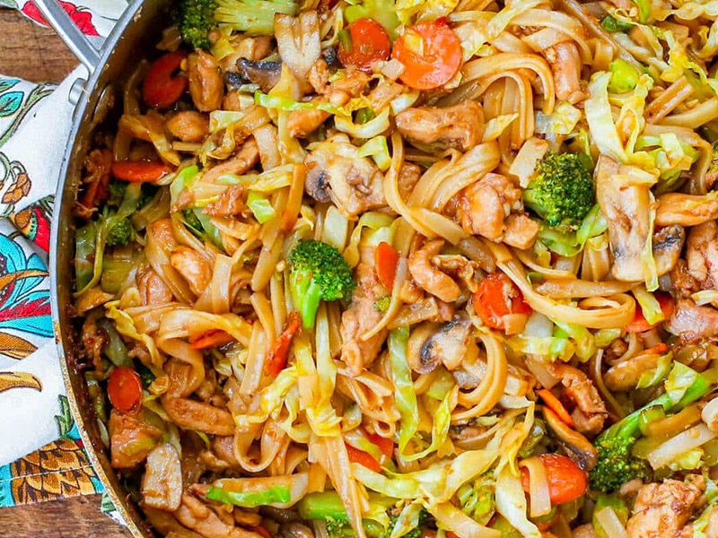 Vegetables Noodles or Rice With Chicken Meal