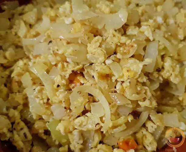 Maoon Eggs with Onions