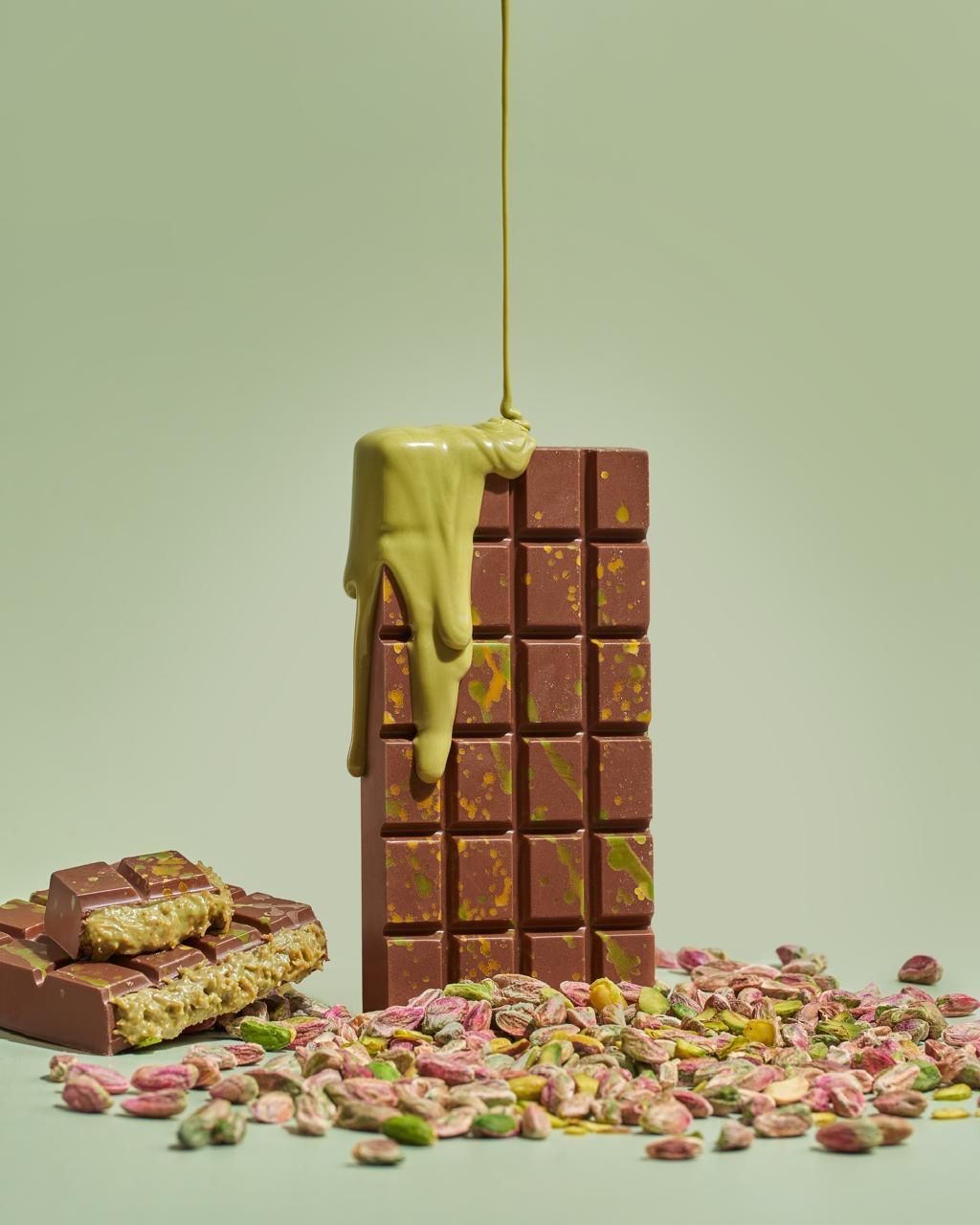 Pistachio Kunafa Chocolate Bar