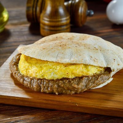 Foul sandwich with omelette