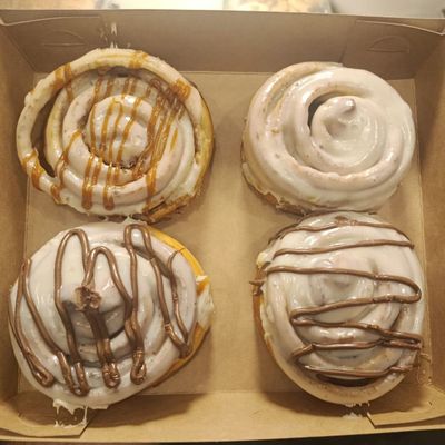 Mix Chocolate And Caramel Cinnabon