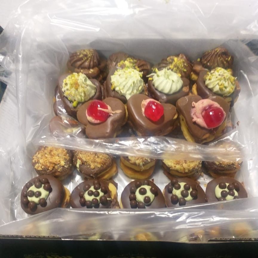 French sable petit four box