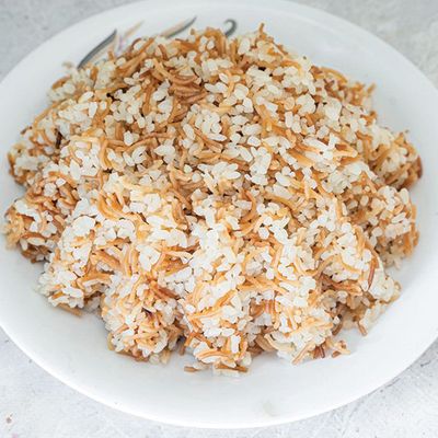 أرز أبيض مع شعيرية