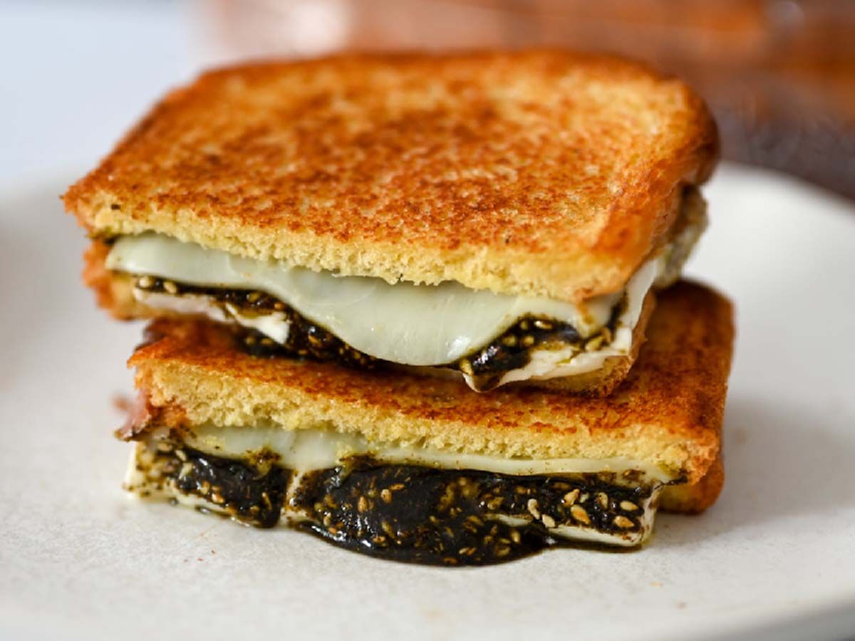 Zaatar and Cheese Maria Sandwich
