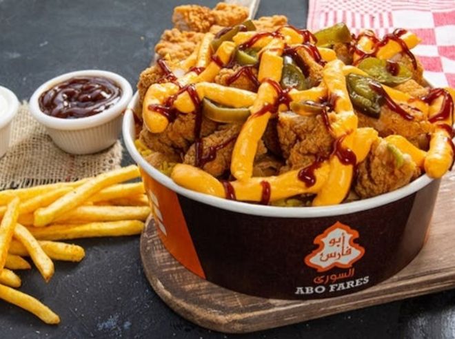 Zinger Fatteh With Barbecue Sauce And Cheddar Cheese Sauce