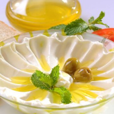 لبنة مع زيت زيتون