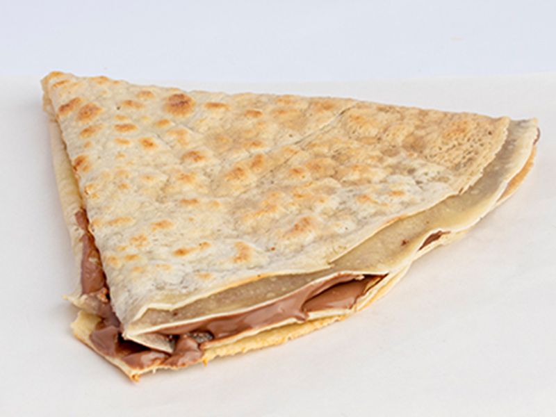 Qeshta And Basbousa And Chocolate Crepe