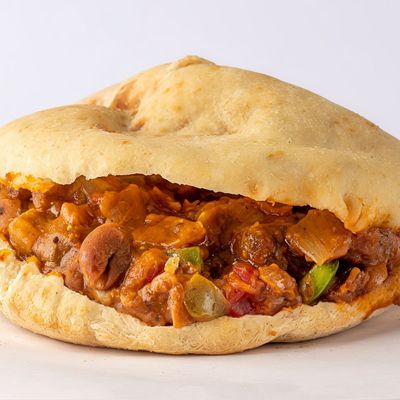 فول مع مسقعة ساندويش بلدي
